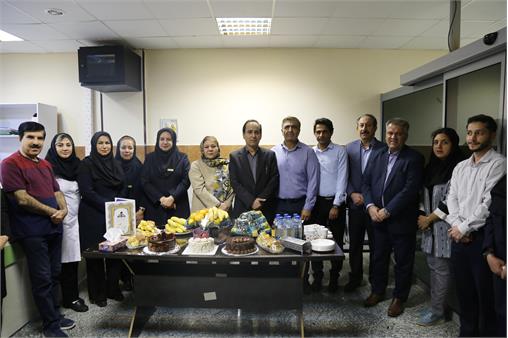 از بزرگداشت روز رادیولوژی تا بِرش کیک بازنشستگی در بیمارستان نفت گچساران+تصاویر