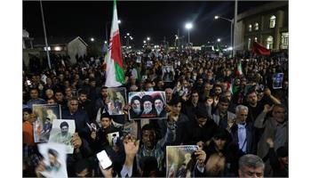 حضور کارکنان بهداشت و درمان صنعت نفت گچساران در تجمع بزرگ همبستگی با سومین رهبر جمهوری اسلامی
